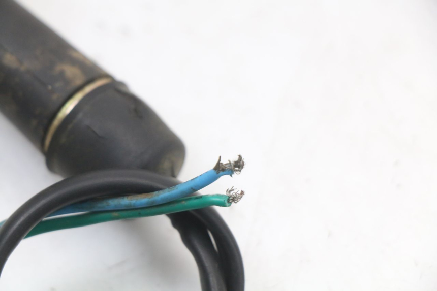 photo de DELANTERO DERECHO INTERMITENTE HYTRACK HY S 4X4 410 (2013 - 2016) - Detalles de los puntos de fijación