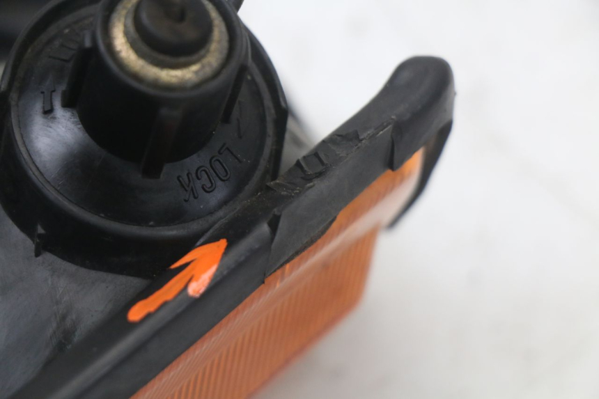 photo de DELANTERO DERECHO INTERMITENTE KAWASAKI GTR 1000 (1994 - 2004) - Detalles de los puntos de fijación