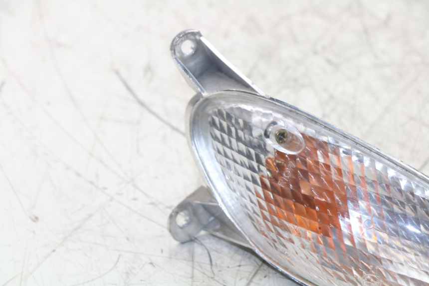 photo de DELANTERO DERECHO INTERMITENTE KYMCO SPACER 50 (1998 - 2009) - Primer plano técnico