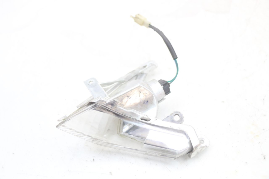 photo de DELANTERO DERECHO INTERMITENTE KYMCO X-TOWN XTOWN 125 (2016 - 2021) - Primer plano técnico