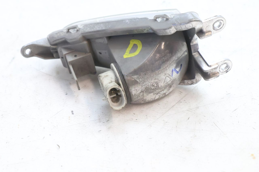 photo de DELANTERO DERECHO INTERMITENTE PIAGGIO LIBERTY IGET 4T 50 (2021 - 2025) - Estado de la superficie y material