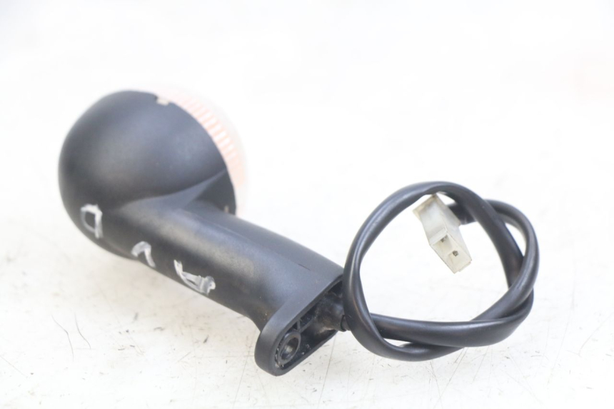 photo de INTERMITENTE DELANTERO DERECHO PEUGEOT LUDIX 50 (2005 - 2007) - Otra perspectiva