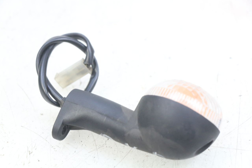 photo de INTERMITENTE DELANTERO DERECHO PEUGEOT LUDIX 50 (2005 - 2007) - Primer plano técnico