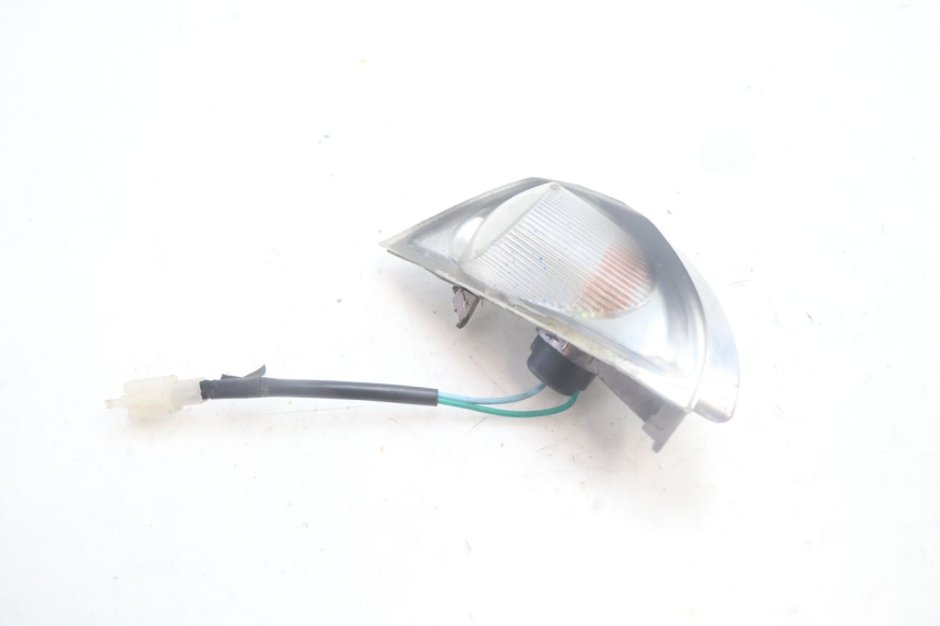 photo de INTERMITENTE DELANTERO DERECHO SYM MIO 50 (2005 - 2010) - Primer plano técnico