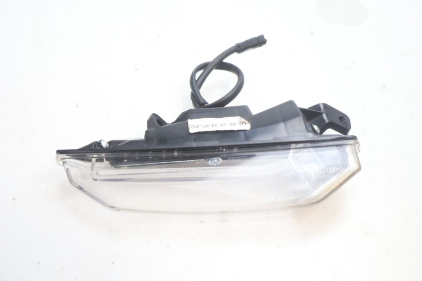 photo de DELANTERO DERECHO INTERMITENTE PIAGGIO MP3 HPE 530 (2022 - 2026) - Primer plano técnico