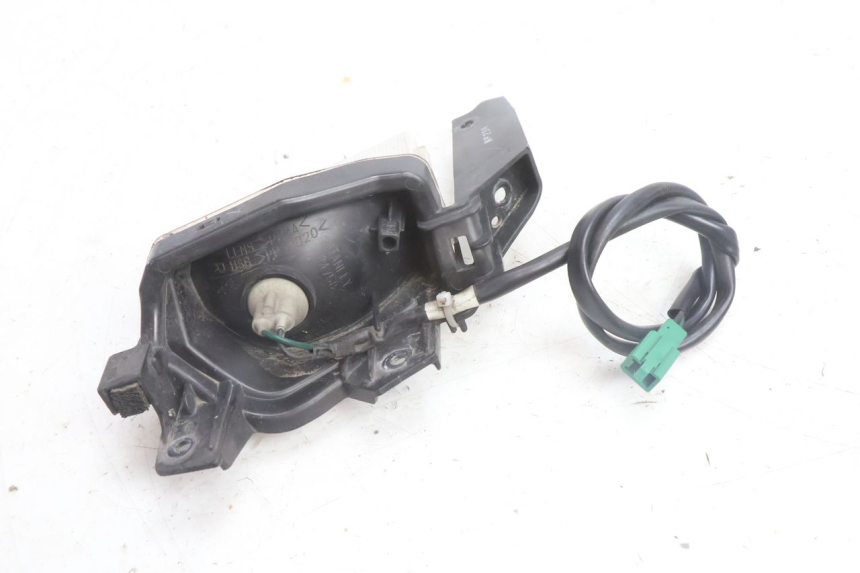 photo de DELANTERO DERECHO INTERMITENTE YAMAHA N-MAX NMAX 125 (2021 - 2024) - Primer plano técnico