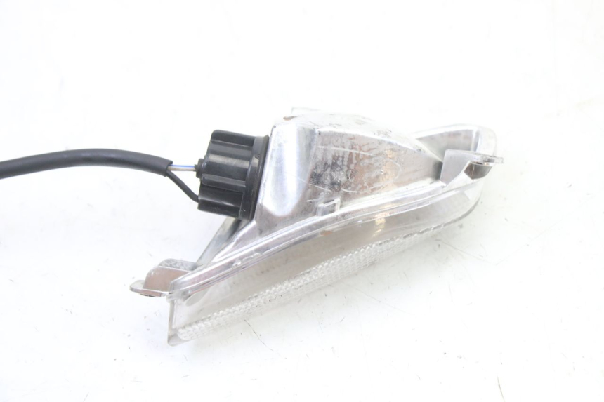 photo de DELANTERO DERECHO INTERMITENTE PIAGGIO NEW TYPHOON 50 (2018 - 2021) - Otra perspectiva