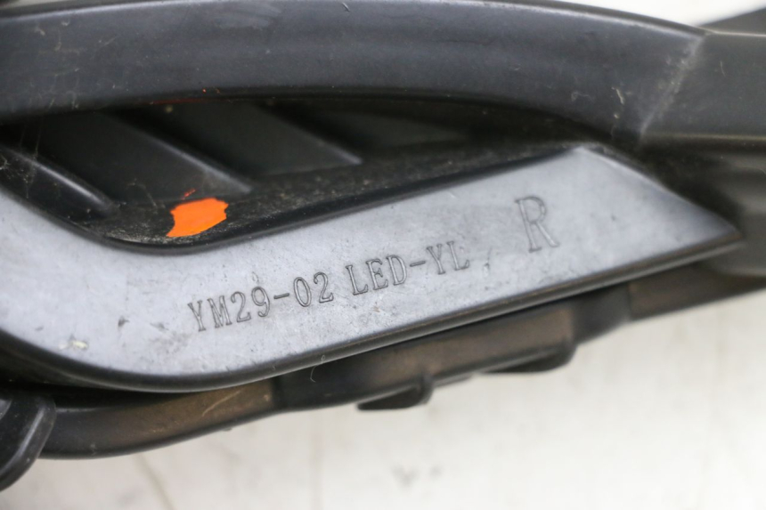 photo de DELANTERO DERECHO INTERMITENTE JM MOTORS OLDIES GT 4T 50 (2018 - 2025) - Zoom estado de uso