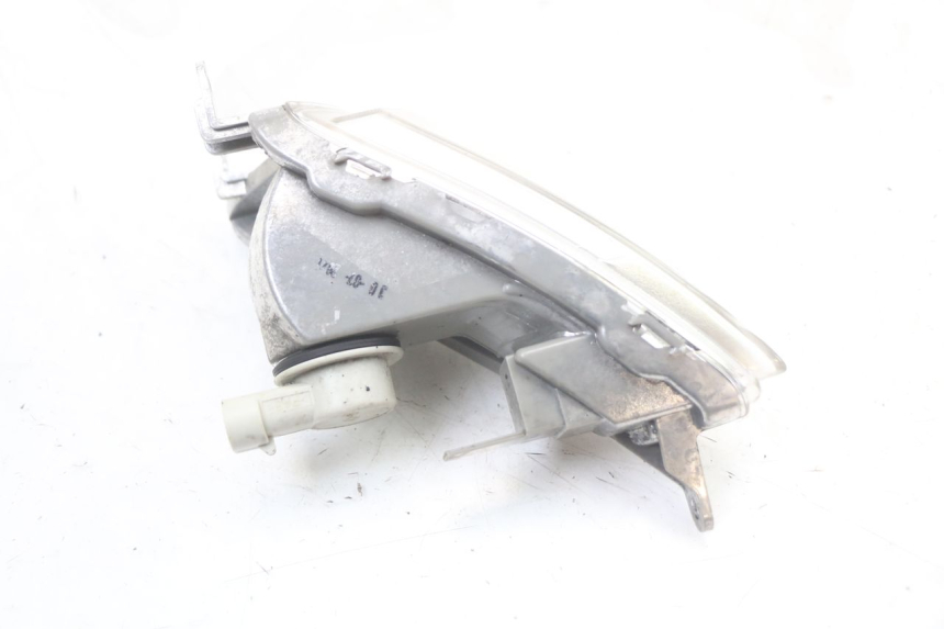 photo de DELANTERO DERECHO INTERMITENTE PIAGGIO LIBERTY IGET 4T 50 (2021 - 2025) - Primer plano técnico