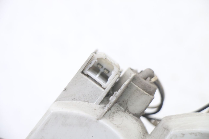 photo de DELANTERO DERECHO INTERMITENTE PIAGGIO VESPA GRANTURISMO 125 (2003 - 2007) - Detalles de los puntos de fijación