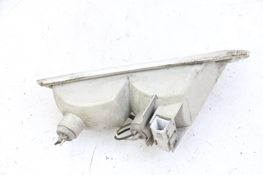 photo de DELANTERO DERECHO INTERMITENTE PIAGGIO VESPA GRANTURISMO 200 (2004 - 2005) - Primer plano técnico