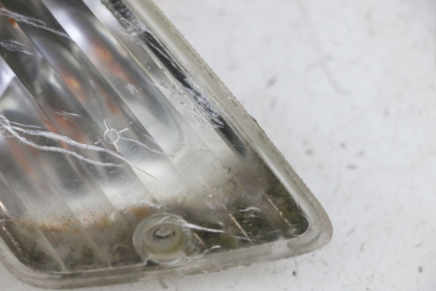 photo de DELANTERO DERECHO INTERMITENTE PIAGGIO VESPA GRANTURISMO 200 (2004 - 2005) - Detalles de los puntos de fijación