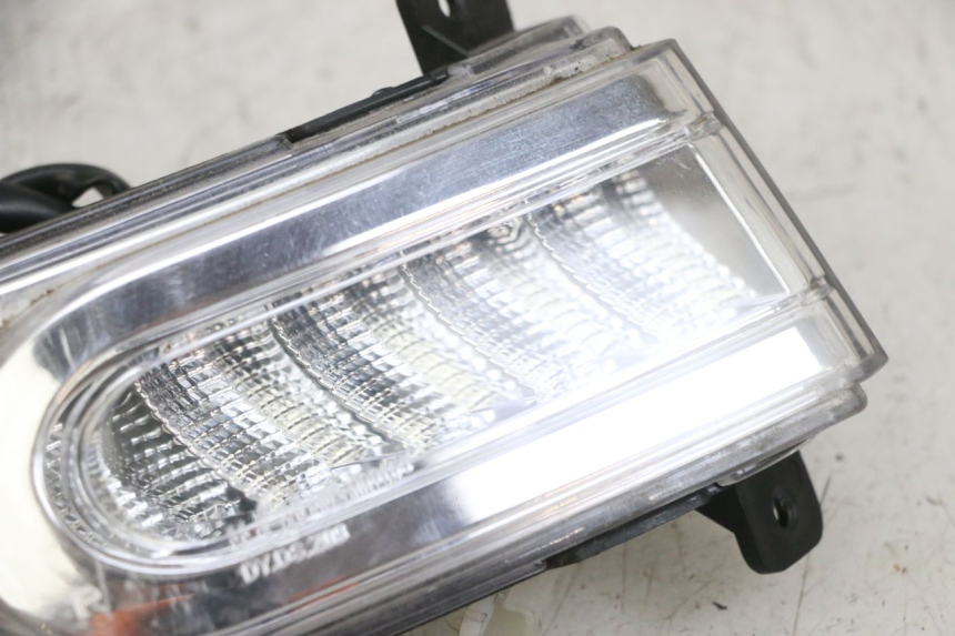 photo de DELANTERO DERECHO INTERMITENTE EFUN PUSA 1 - Estado de la superficie y material