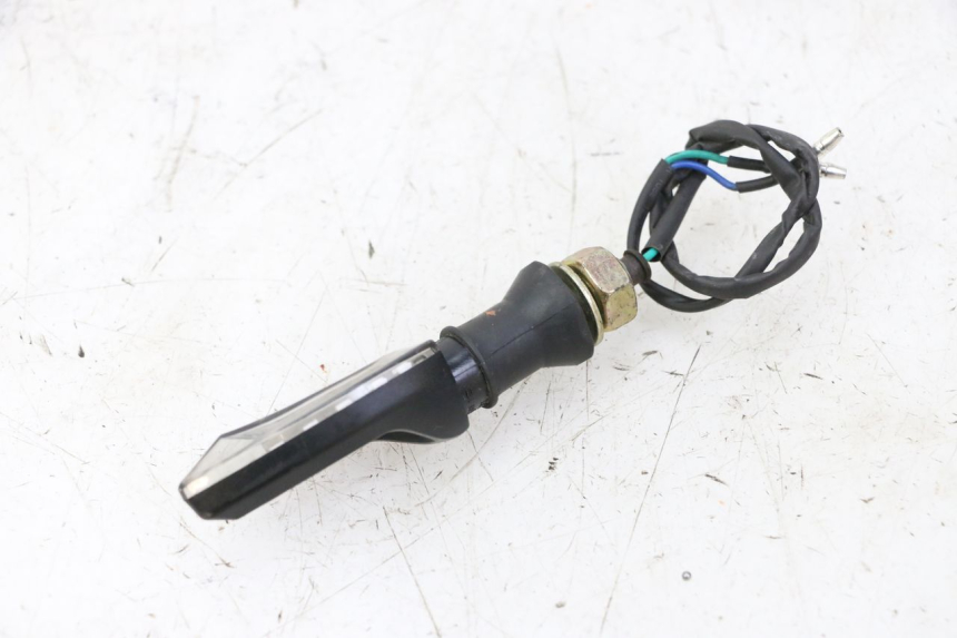 photo de DELANTERO DERECHO INTERMITENTE MAG POWER R-STREET 50 (2016 - 2025) - Primer plano técnico