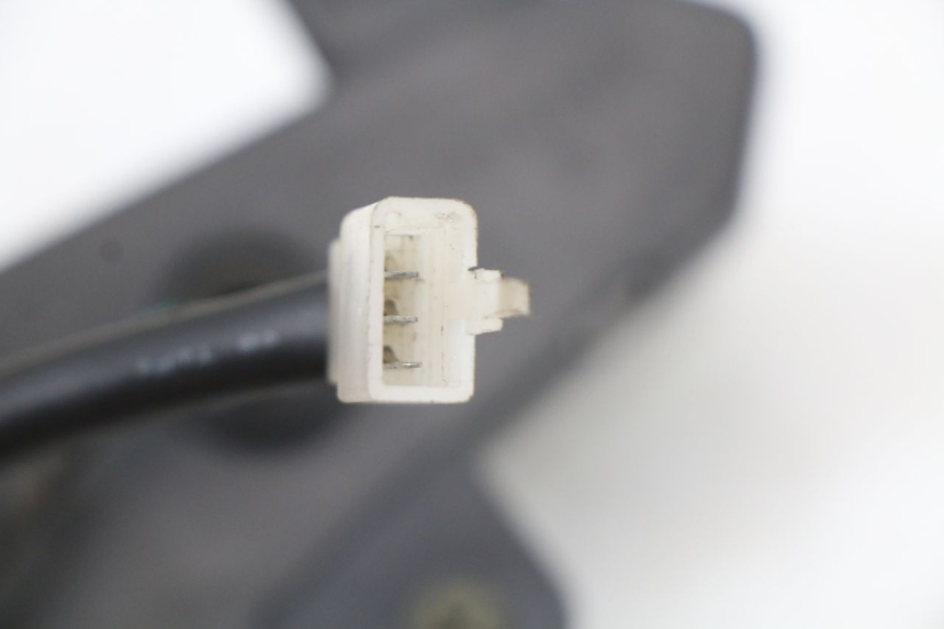 photo de Intermitente delantero derecho EUROCKA R8 4T 50 (2013 - 2022) - Detalles de los puntos de fijación