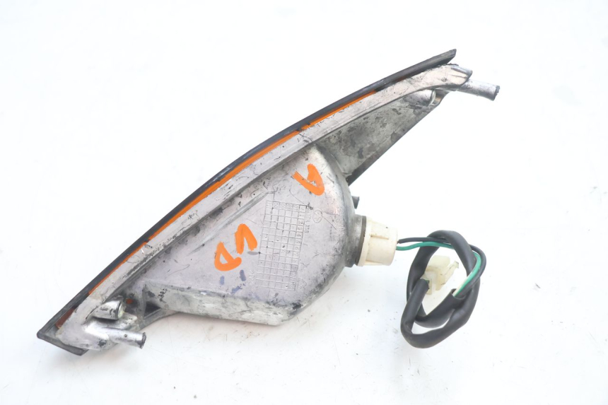 photo de INTERMITENTE DELANTERO DERECHO KEEWAY RY6 2T 50 (2011 - 2019) - Primer plano técnico