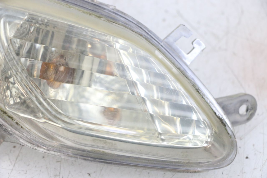 photo de DELANTERO DERECHO INTERMITENTE JM MOTORS SANTANA 50 (2014 - 2023) - Detalles de los puntos de fijación