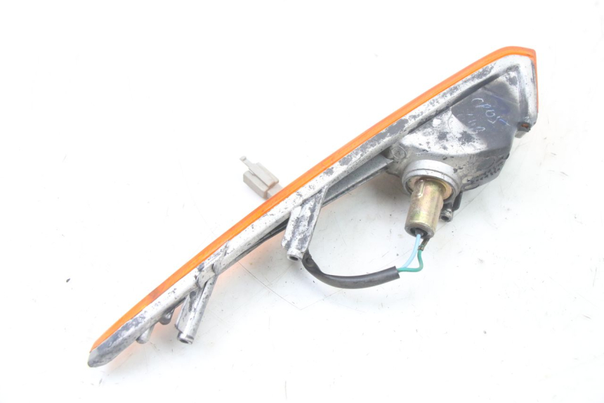 photo de INTERMITENTE DELANTERO DERECHO HONDA SCV LEAD 100 (2003 - 2007) - Primer plano técnico