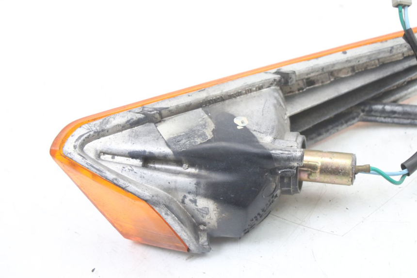 photo de INTERMITENTE DELANTERO DERECHO HONDA SCV LEAD 100 (2003 - 2007) - Detalles de los puntos de fijación