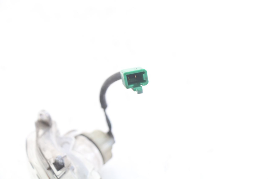 photo de DELANTERO DERECHO INTERMITENTE MBK SKYCRUISER 125 (2006 - 2009) - Primer plano técnico