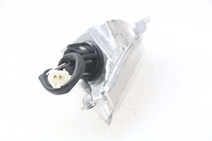 photo de DELANTERO DERECHO INTERMITENTE APRILIA SR 2T 50 (2018 - 2022) - Detalle de la pieza