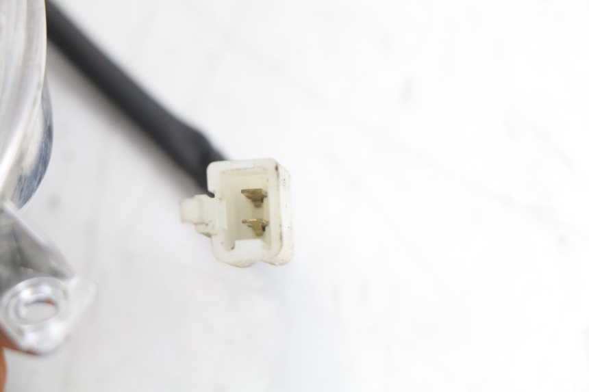 photo de DELANTERO DERECHO INTERMITENTE APRILIA SR 2T 50 (2018 - 2022) - Primer plano técnico