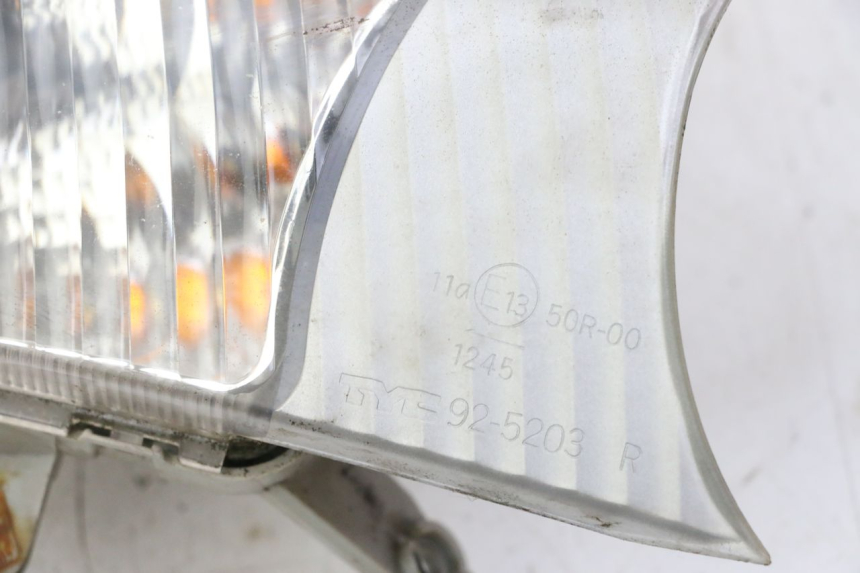 photo de INTERMITENTE DELANTERO DERECHO SUZUKI BURGMAN 125 (2007 - 2014) - Detalles de los puntos de fijación