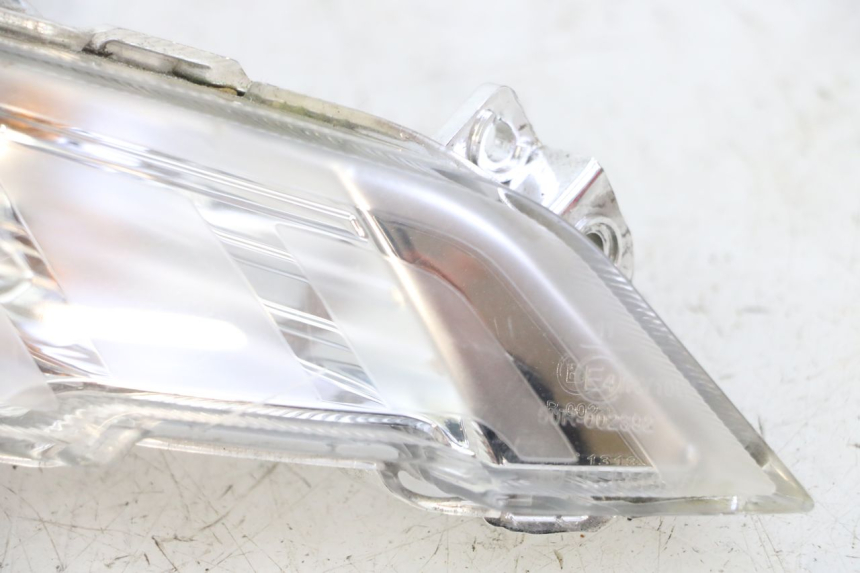 photo de INTERMITENTE DELANTERO DERECHO PEUGEOT TWEET 4T 50 (2018 - 2022) - Estado de la superficie y material