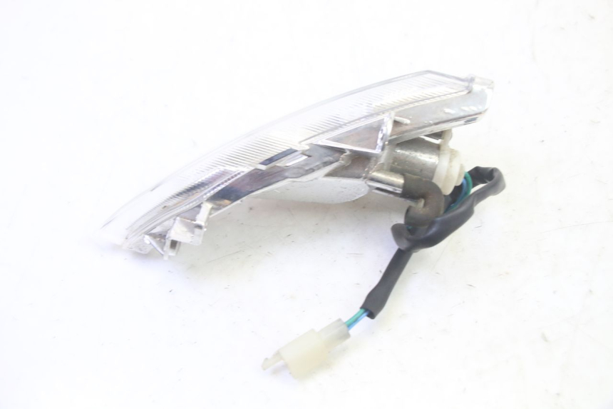 photo de DELANTERO DERECHO INTERMITENTE PEUGEOT TWEET PRO EFI 4T 50 (2021 - 2022) - Detalle de la pieza