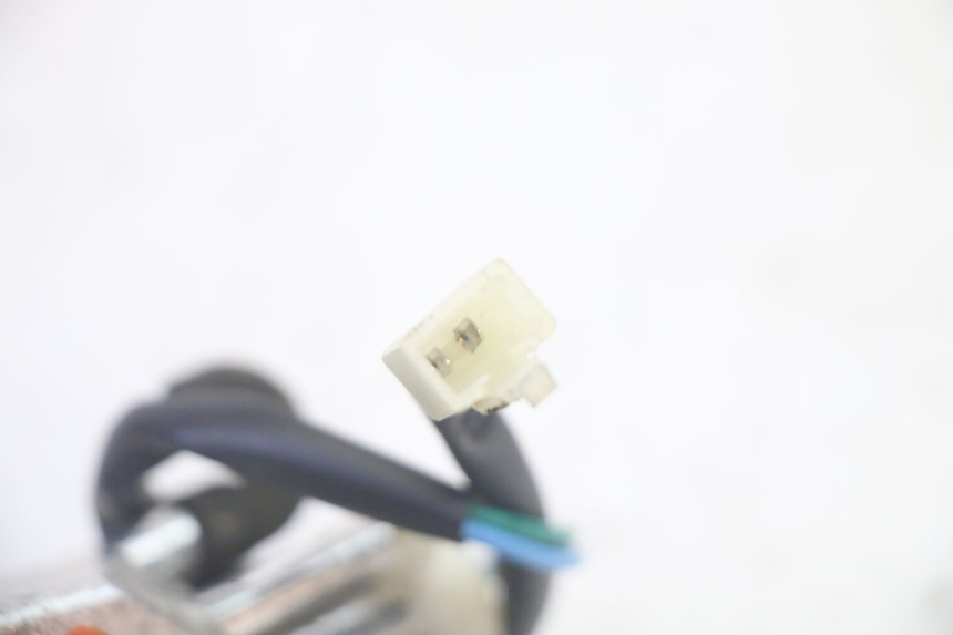 photo de DELANTERO DERECHO INTERMITENTE PEUGEOT TWEET PRO EFI 4T 50 (2021 - 2022) - Primer plano técnico