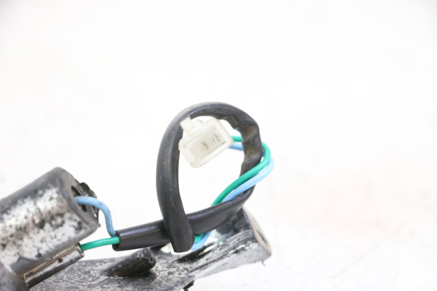 photo de INTERMITENTE DELANTERO DERECHO UNIVERSAL BIKE ZN50QT-11B 50 (2018 - 2021) - Zoom estado de uso