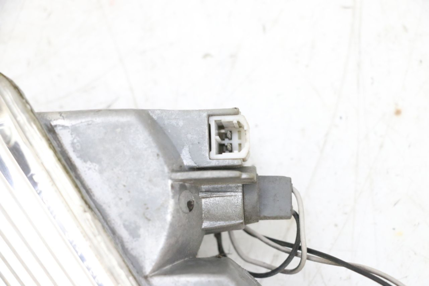 photo de INTERMITENTE DELANTERO DERECHO PIAGGIO VESPA GTS SUPER IE 125 (2009 - 2016) - Zoom estado de uso