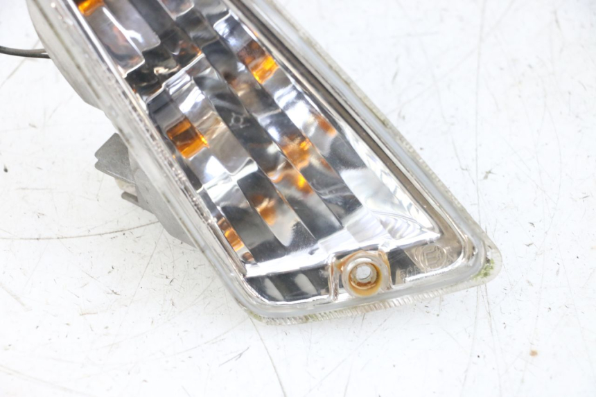 photo de INTERMITENTE DELANTERO DERECHO PIAGGIO VESPA GTS SUPER IE 125 (2009 - 2016) - Detalles de los puntos de fijación