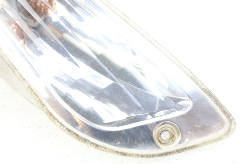 photo de INTERMITENTE DELANTERO DERECHO PIAGGIO VESPA LX 2T 50 (2005 - 2013) - Primer plano técnico