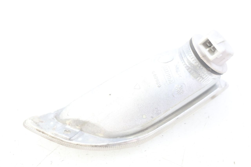 photo de INTERMITENTE DELANTERO DERECHO PIAGGIO VESPA LX 2T 50 (2005 - 2013) - Primer plano técnico