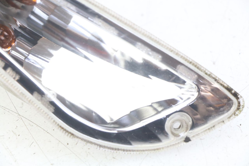 photo de INTERMITENTE DELANTERO DERECHO PIAGGIO VESPA LX 2T 50 (2005 - 2013) - Primer plano técnico