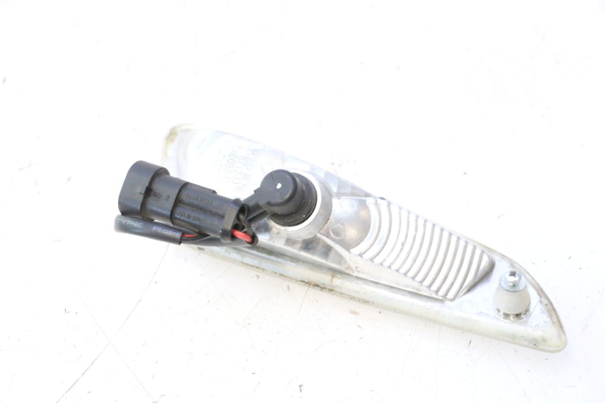 photo de INTERMITENTE DELANTERO DERECHO PIAGGIO VESPA PRIMAVERA 2T 50 (2013 - 2018) - Primer plano técnico