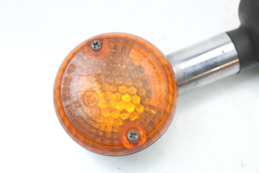 photo de DELANTERO DERECHO INTERMITENTE SUZUKI VL INTRUDER 125 (2004 - 2007) - Detalle de la pieza