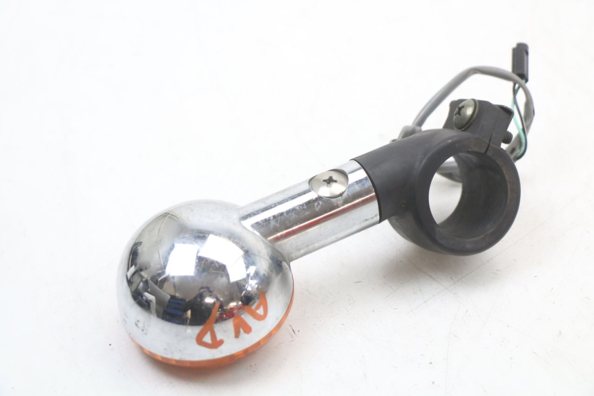 photo de DELANTERO DERECHO INTERMITENTE SUZUKI VL INTRUDER 125 (2004 - 2007) - Otra perspectiva