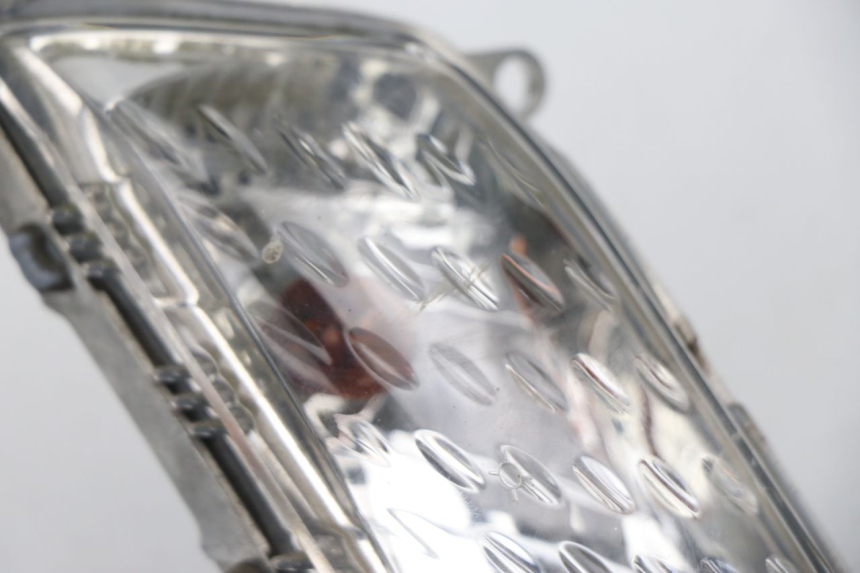 photo de INTERMITENTE DELANTERO DERECHO YAMAHA XMAX X-MAX 125 (2006 - 2009) - Detalle de la pieza