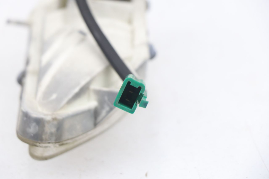 photo de INTERMITENTE DELANTERO DERECHO YAMAHA XMAX X-MAX 125 (2006 - 2009) - Otra perspectiva