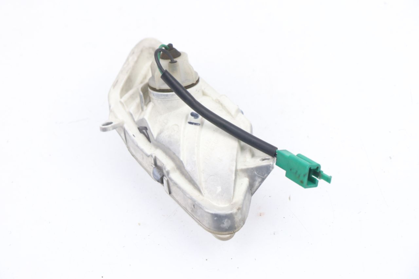 photo de INTERMITENTE DELANTERO DERECHO YAMAHA XMAX X-MAX 125 (2006 - 2009) - Primer plano técnico