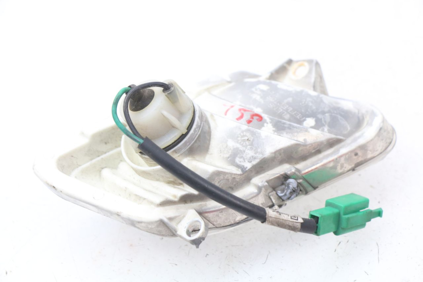 photo de INTERMITENTE DELANTERO DERECHO YAMAHA XMAX X-MAX 125 (2006 - 2009) - Primer plano técnico