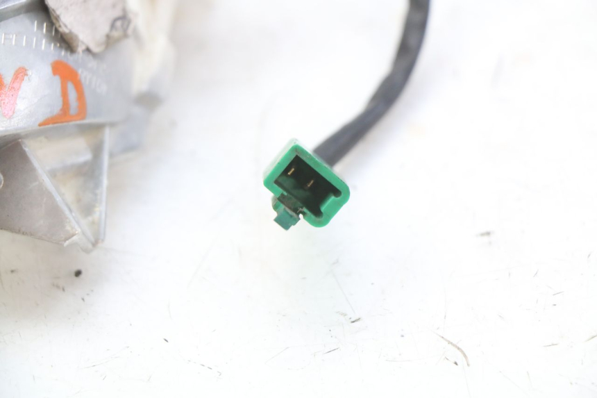 photo de INTERMITENTE DELANTERO DERECHO YAMAHA XMAX X-MAX 125 (2006 - 2009) - Detalle de la pieza