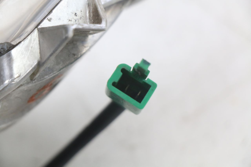 photo de INTERMITENTE DELANTERO DERECHO YAMAHA X-MAX XMAX 250 (2006 - 2009) - Estado de la superficie y material