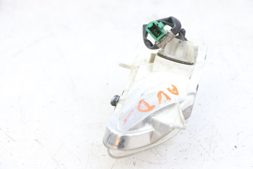 photo de INTERMITENTE DELANTERO DERECHO YAMAHA XMAX X-MAX 125 (2006 - 2009) - Zoom estado de uso