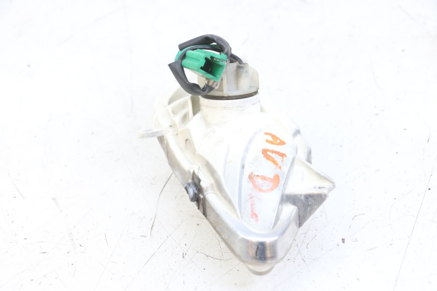 photo de INTERMITENTE DELANTERO DERECHO YAMAHA XMAX X-MAX 125 (2006 - 2009) - Otra perspectiva