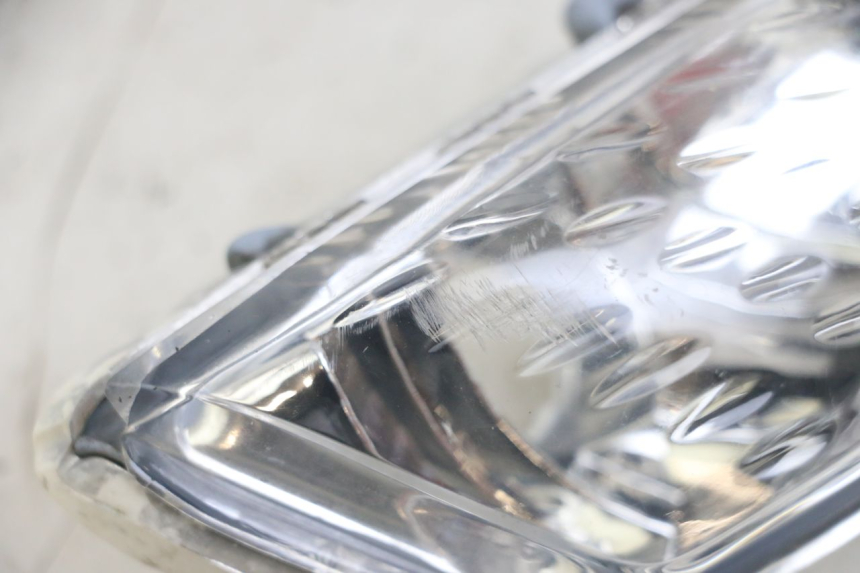 photo de INTERMITENTE DELANTERO DERECHO YAMAHA XMAX X-MAX 125 (2006 - 2009) - Otra perspectiva