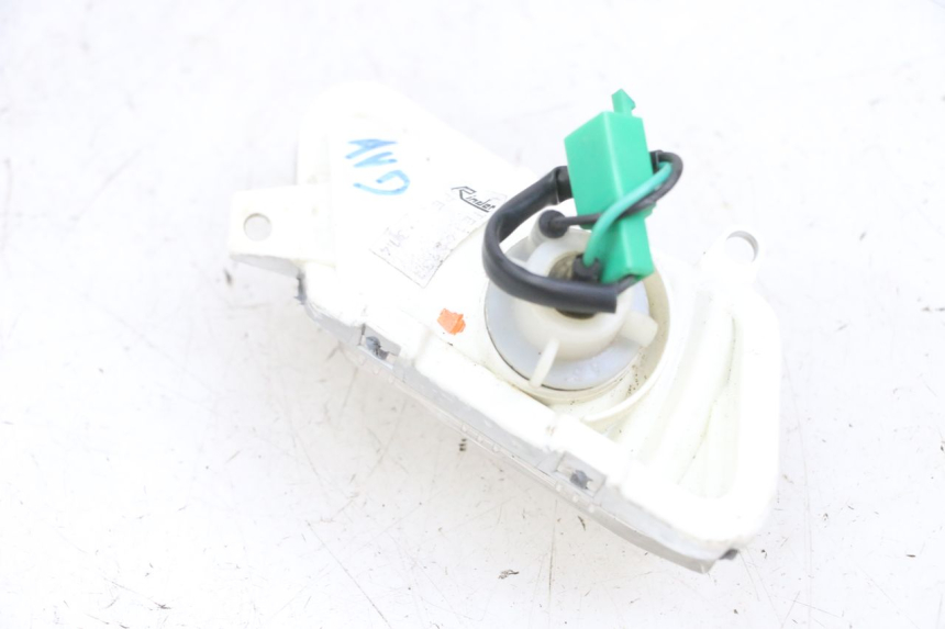 photo de INTERMITENTE DELANTERO DERECHO YAMAHA XMAX X-MAX 125 (2006 - 2009) - Zoom estado de uso