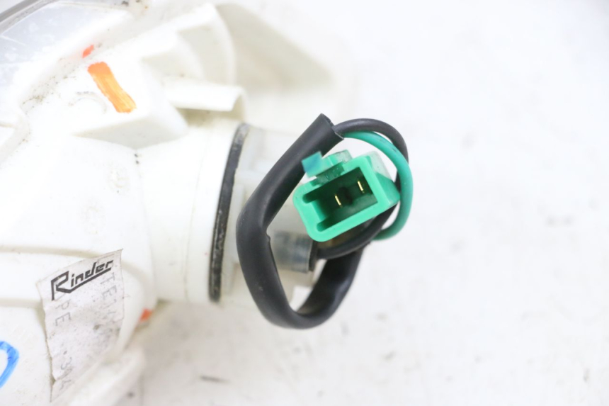 photo de INTERMITENTE DELANTERO DERECHO YAMAHA XMAX X-MAX 125 (2006 - 2009) - Primer plano técnico